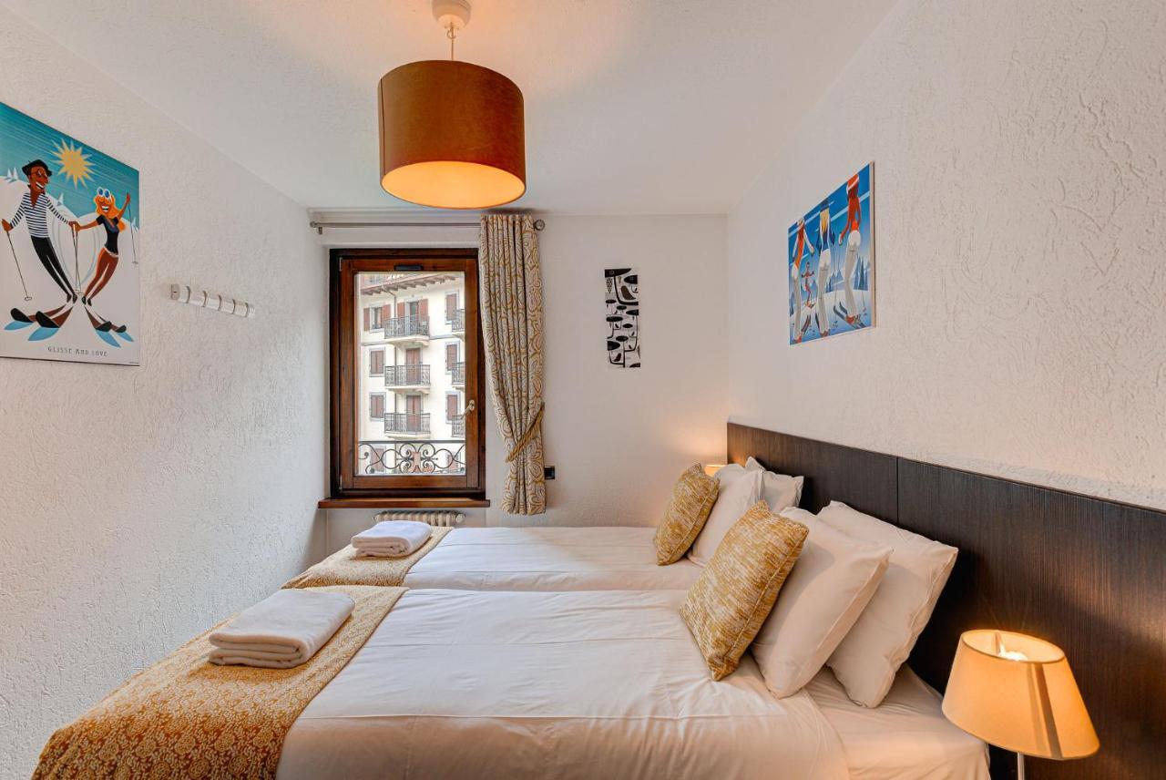 Apartment Cosmiques - Alpes Travel - Central Chamonix - Sleeps 4 מראה חיצוני תמונה