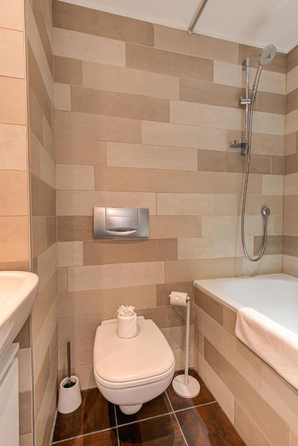 Apartment Cosmiques - Alpes Travel - Central Chamonix - Sleeps 4 מראה חיצוני תמונה