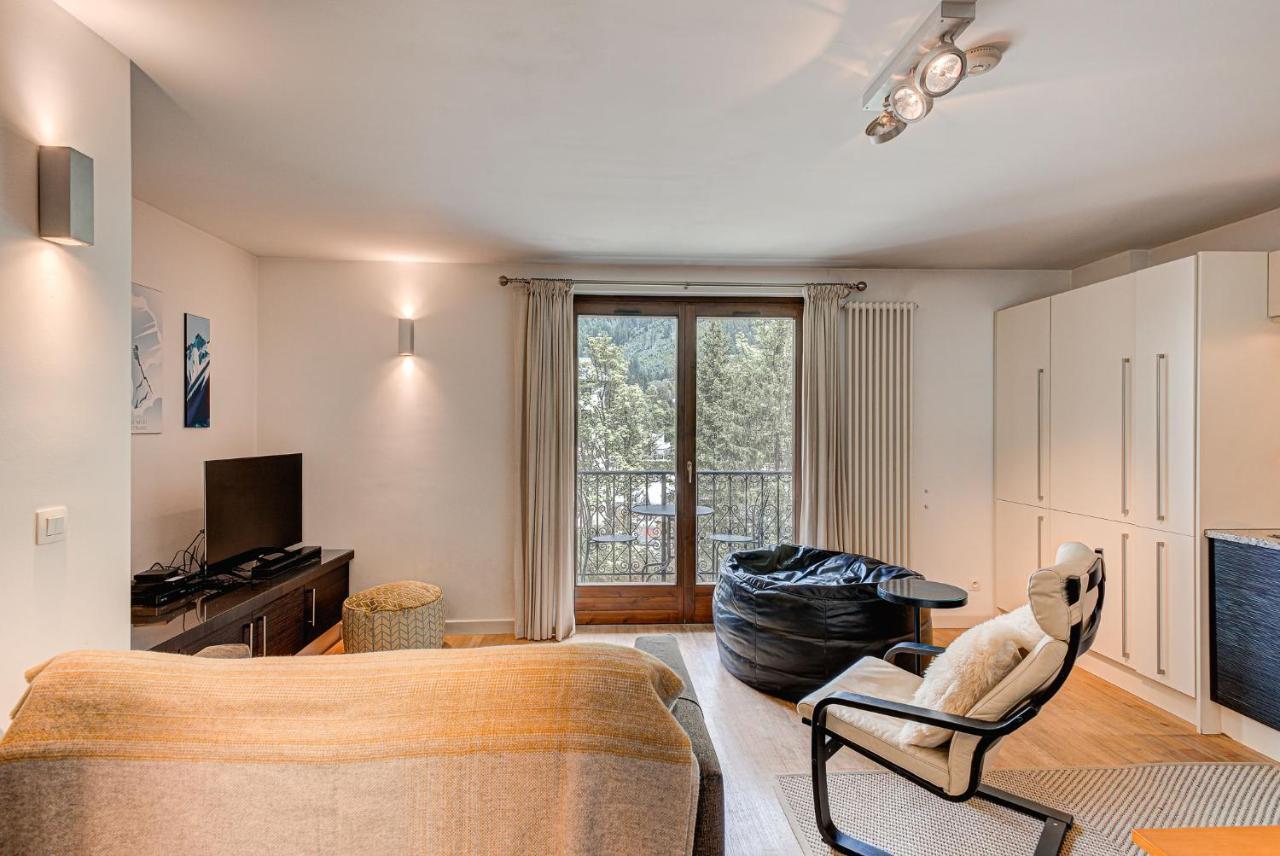 Apartment Cosmiques - Alpes Travel - Central Chamonix - Sleeps 4 מראה חיצוני תמונה
