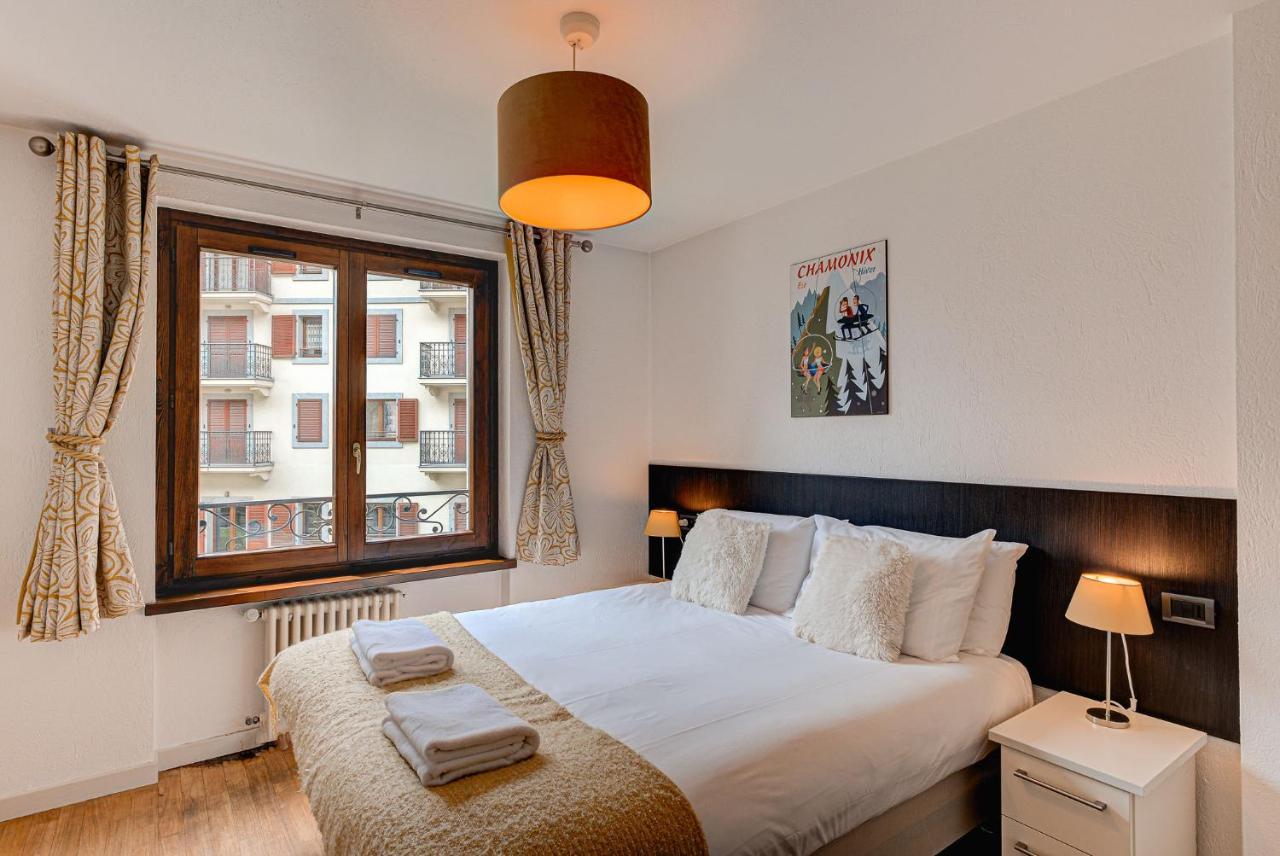 Apartment Cosmiques - Alpes Travel - Central Chamonix - Sleeps 4 מראה חיצוני תמונה