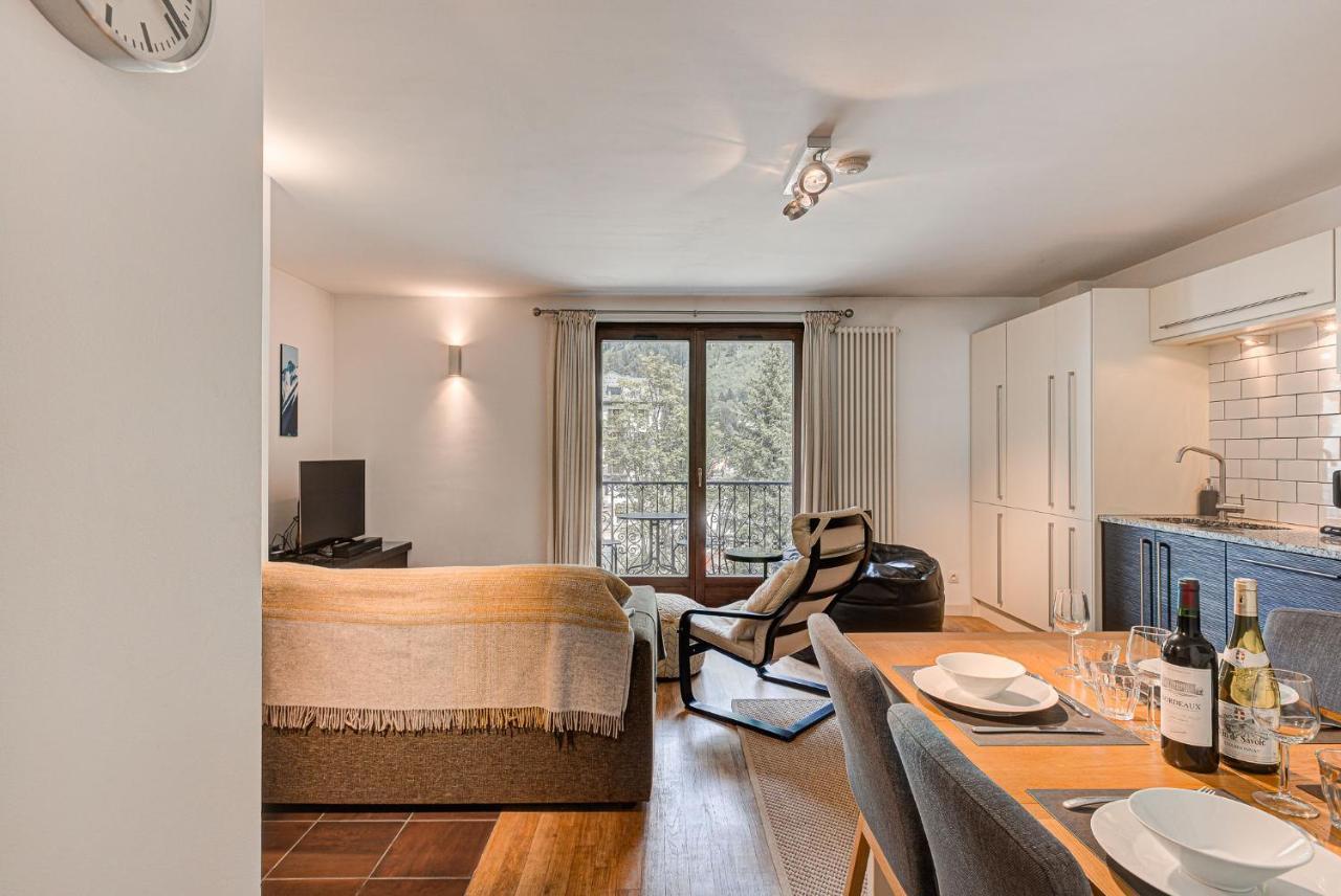 Apartment Cosmiques - Alpes Travel - Central Chamonix - Sleeps 4 מראה חיצוני תמונה