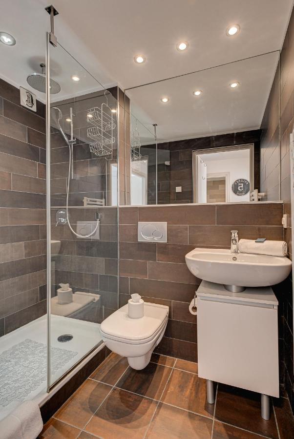 Apartment Cosmiques - Alpes Travel - Central Chamonix - Sleeps 4 מראה חיצוני תמונה