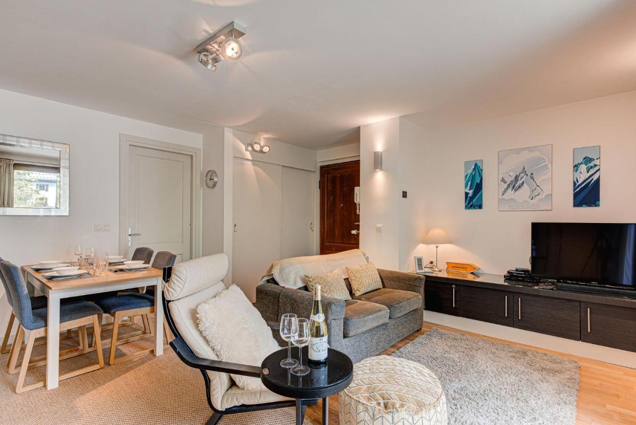 Apartment Cosmiques - Alpes Travel - Central Chamonix - Sleeps 4 מראה חיצוני תמונה